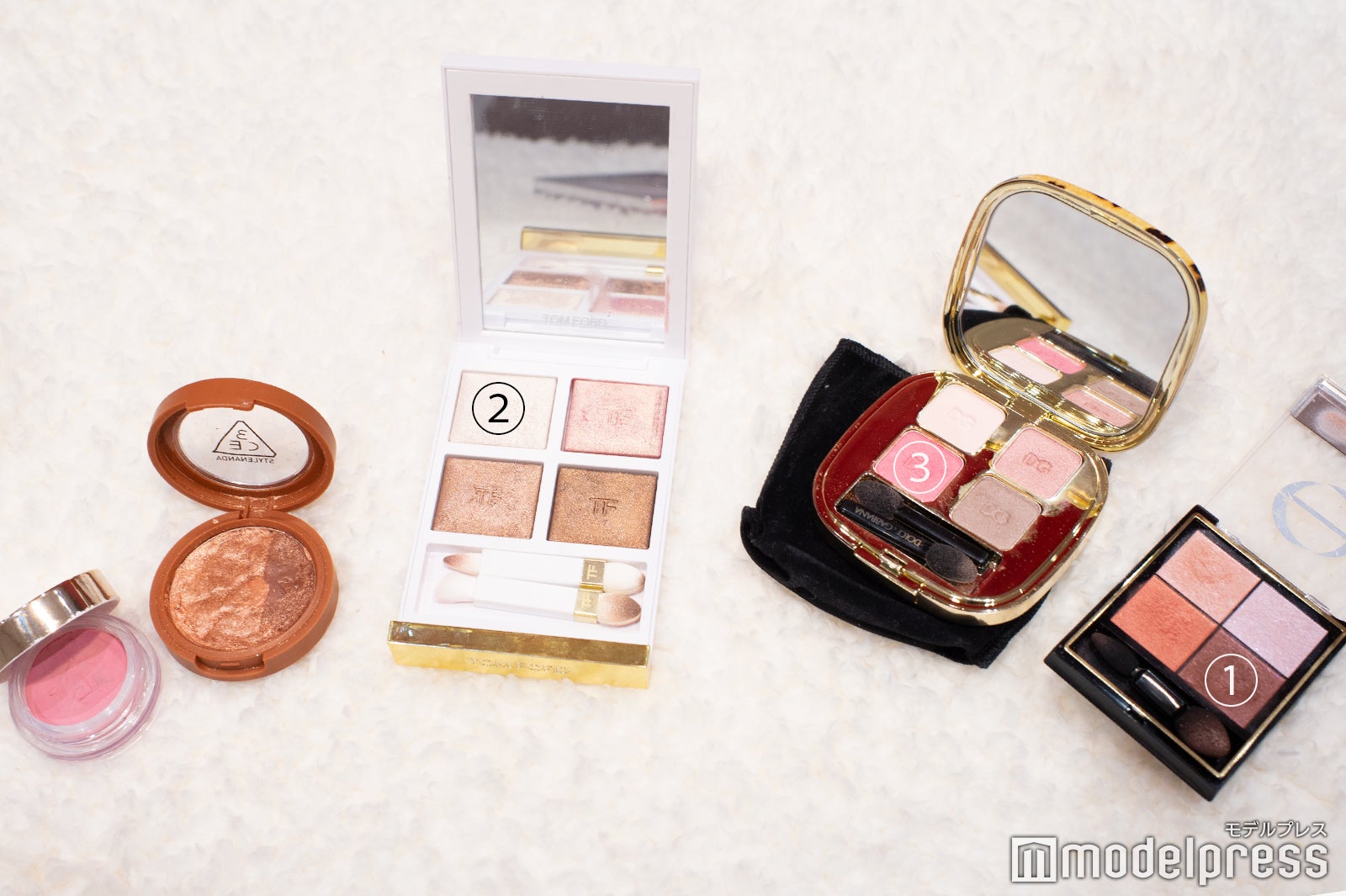 アイシャドウ／クラランス、3CE、TOM FORD、ドルチェ＆ガッパーナ、エクセル （C）モデルプレス