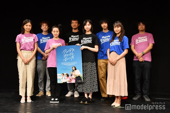 (前列左から)小野莉奈、西本まりん、中村守里、黒木ひかり(後列左から)奥村徹也(脚本)、目次立樹、平井亜門、城定秀夫(監督)/(C)モデルプレス