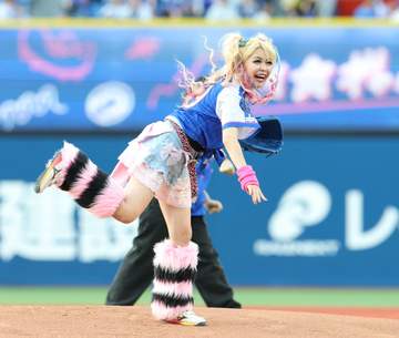 エルフ・荒川がDeNAへ異例気遣い 始球式前に「皆さんもいろいろ思ってらっしゃると思う」名前出さずトレード山本へエール→スタンドから「祐大コール」