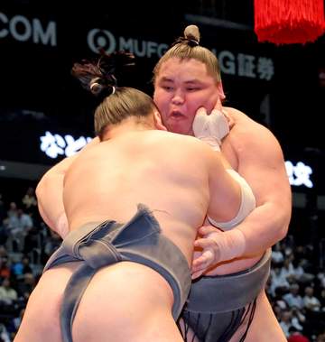 “史上最強の新弟子”旭富士が白星発進 無傷22連勝で史上最速関取に前進 相手は脱帽「強いですよ。メチャンコ」【大相撲】