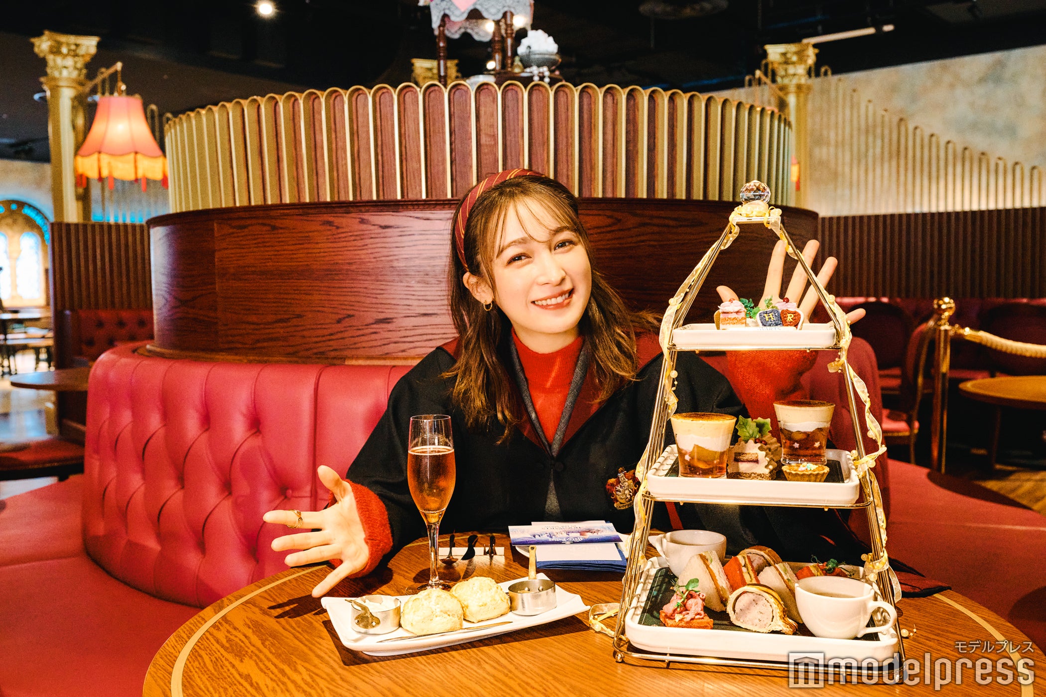 クリスマスツリーをイメージしたスタンドも可愛い（C）モデルプレス