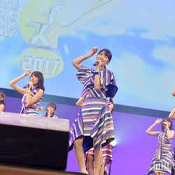 モデルプレス - 乃木坂46「泣いたっていいじゃないか?」初披露 センター高山一実<高校生クイズ>
