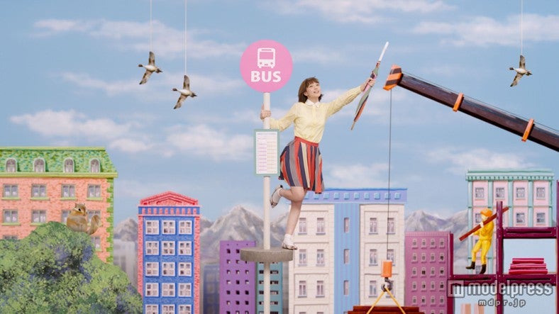 本田翼／新TVCM「とらばーゆ 次の私に（バス停）」篇