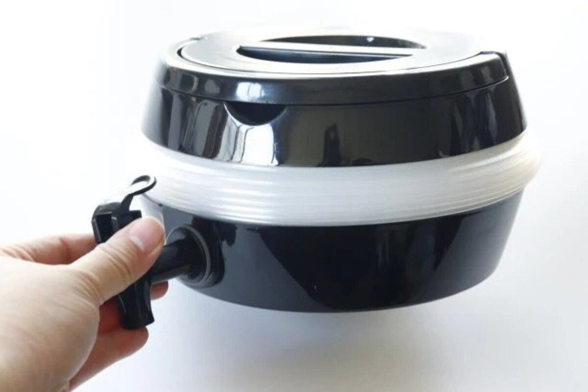 ダイソー　折りたたみポリタンク（コック付）