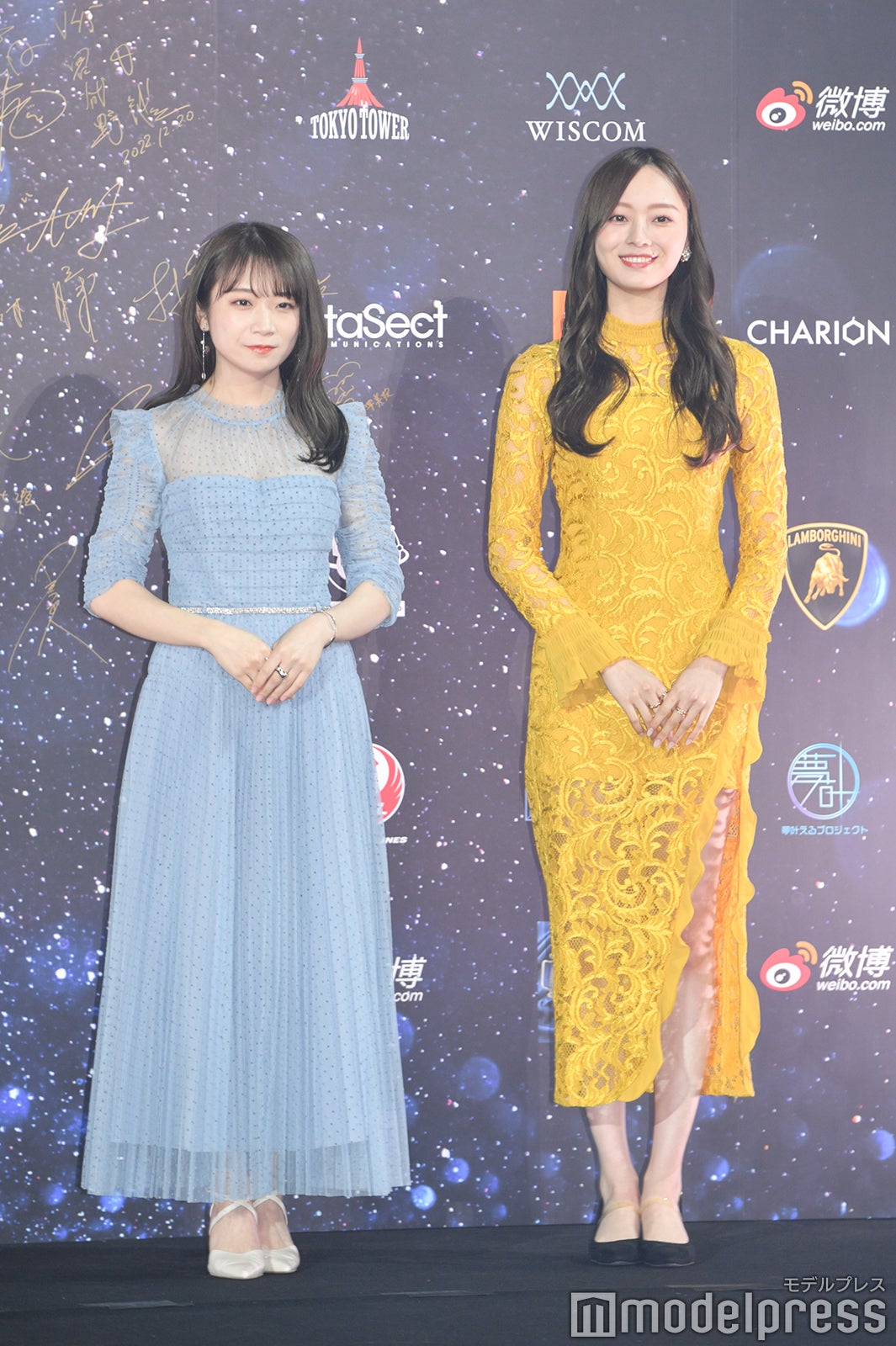 秋元真夏、梅澤美波 （C）モデルプレス