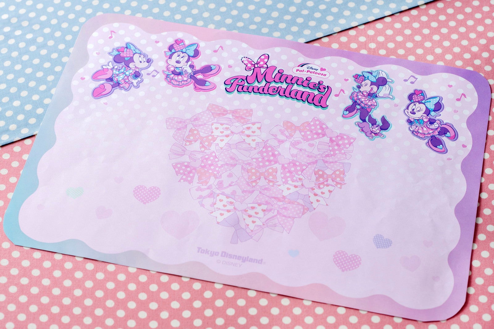 対象メニューに付くオリジナルランチョンマット（C）Disney