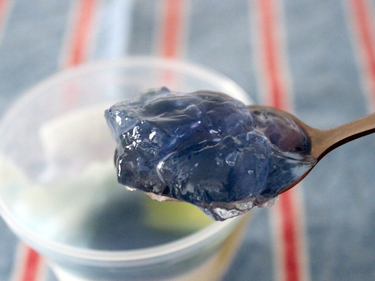 スプーンですくう場所によって異なる食感を楽しめます