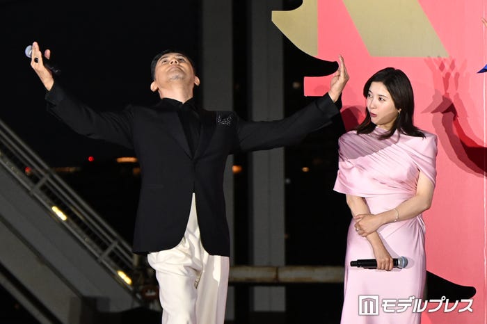 本木雅弘、吉高由里子(C)モデルプレス
