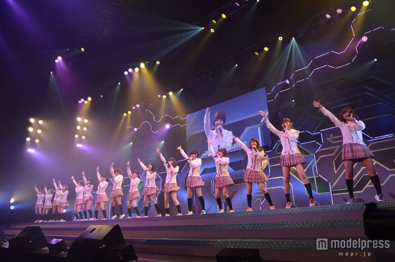 「『思い出せる君たちへ』～AKB48全グループ公演～」開幕／「PARTYが始まるよ」公演（C）AKS