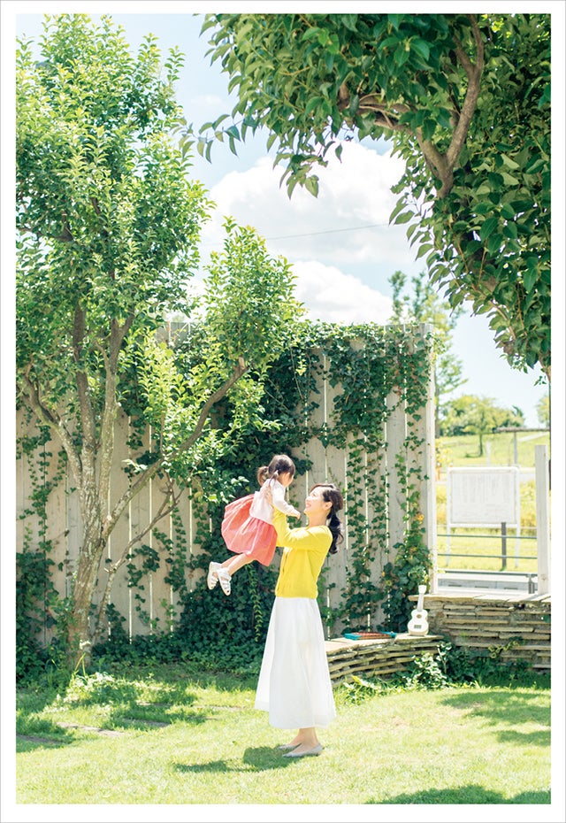 高島彩と長女（画像提供：KADOKAWA）