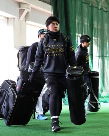 阪神 ドラフト1位・立石が宜野座組に初合流 右足肉離れから順調に回復 糸井SAから絶賛の黄金ルーキー