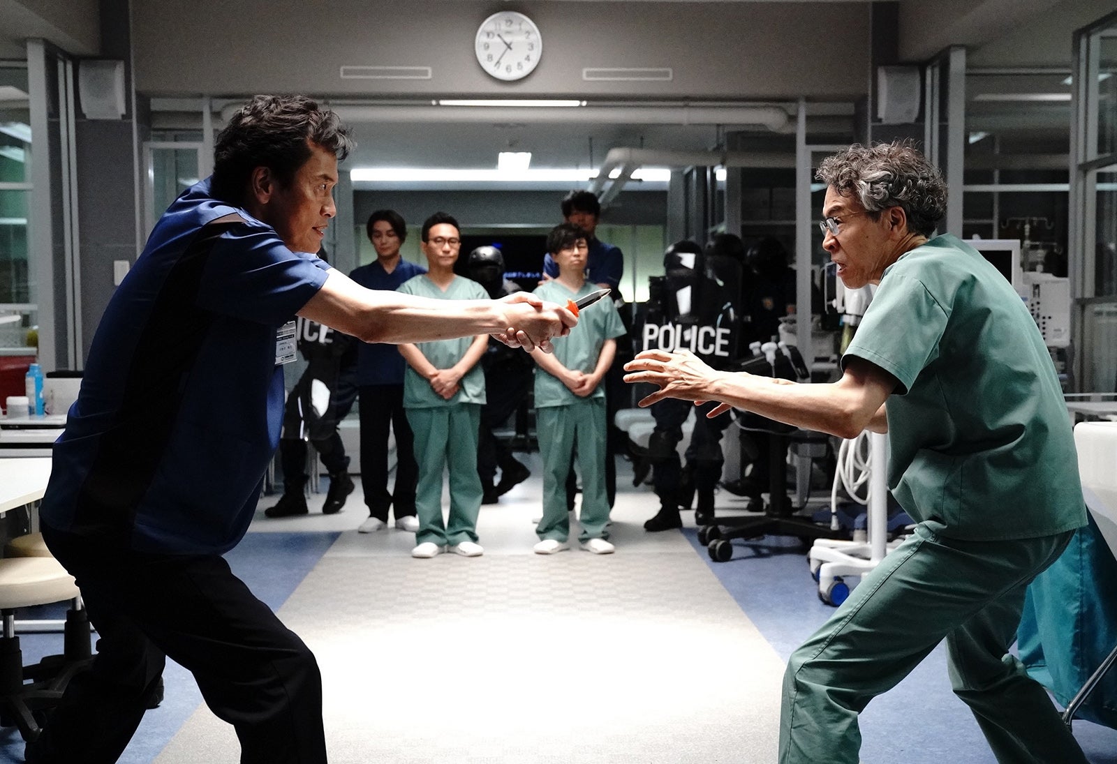 遠藤憲一、浅野和之（C）2022横幕智裕・モリタイシ／集英社・映画「ラジエーションハウス」製作委員会