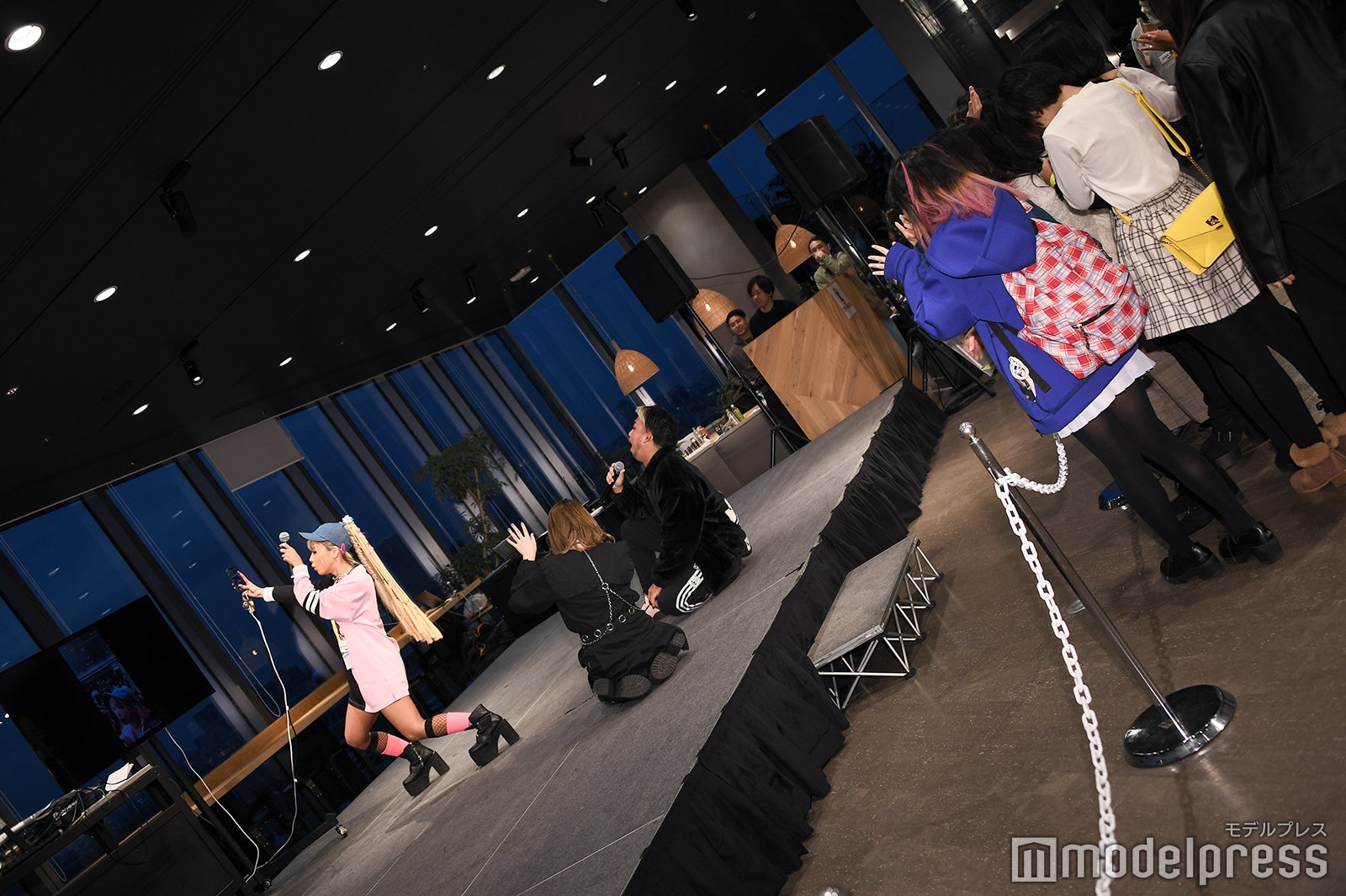 あおちゃん、すーちーらが観客とTikTok撮影 （C）モデルプレス