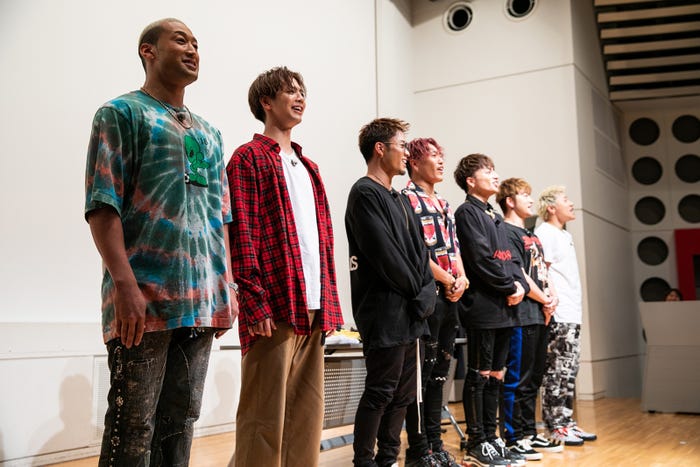 (左から)関口メンディー、片寄涼太、数原龍友、中務裕太、白濱亜嵐、佐野玲於、小森隼/モデルプレス独占カット(C)AbemaTV