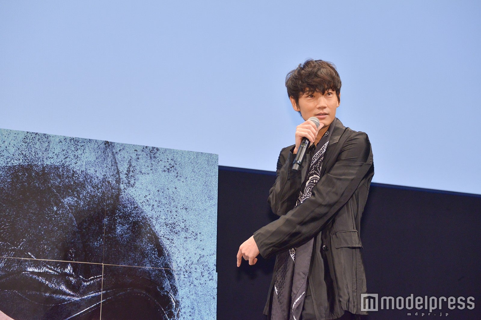 綾野剛「みんな知ってたの？」（C）モデルプレス