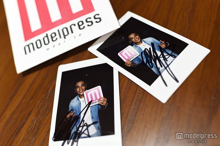 直筆サイン入りチェキを2名にプレゼント