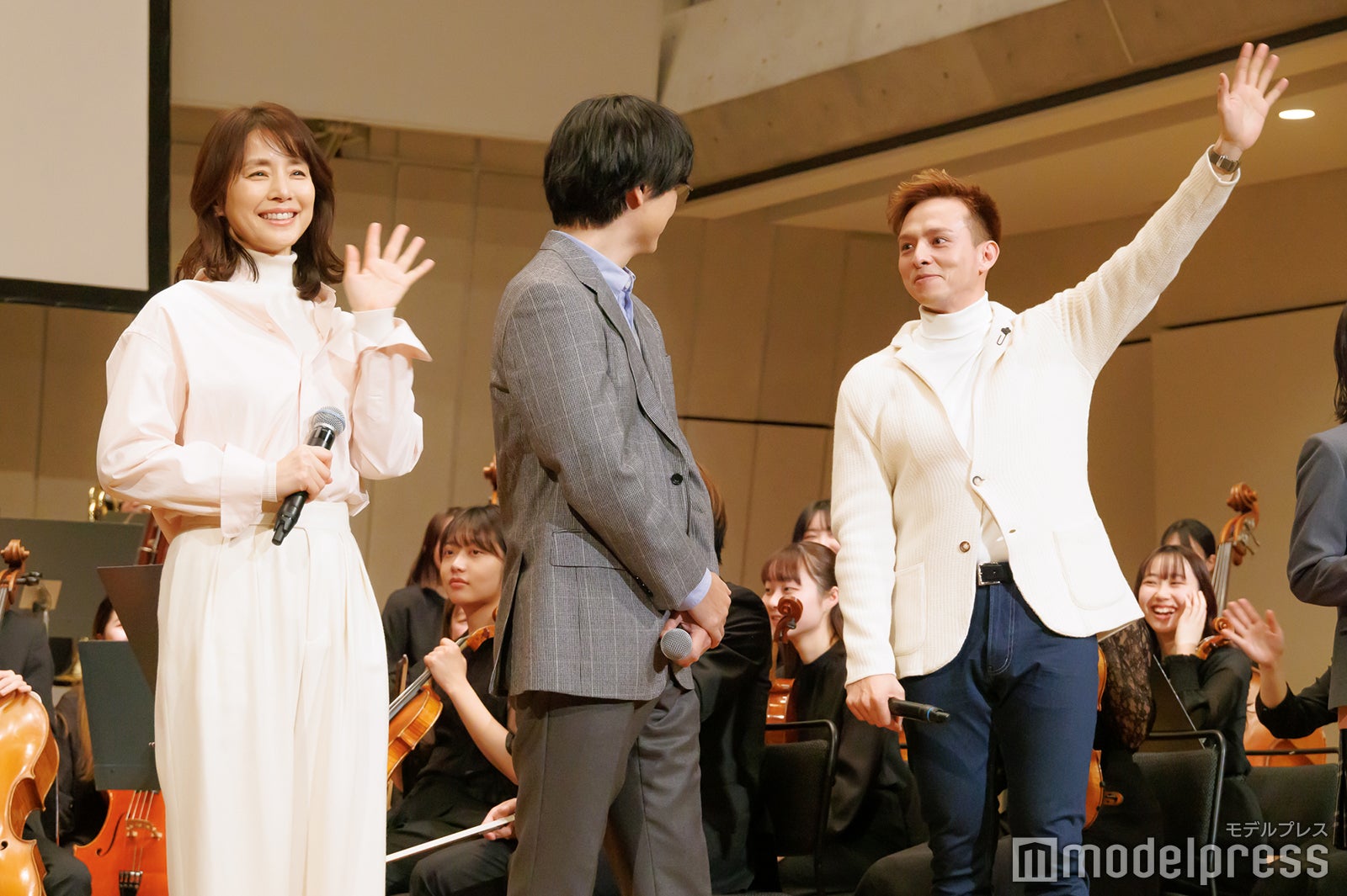 石田ゆり子、見つめ合う玉山鉄二＆満島真之介（C）モデルプレス