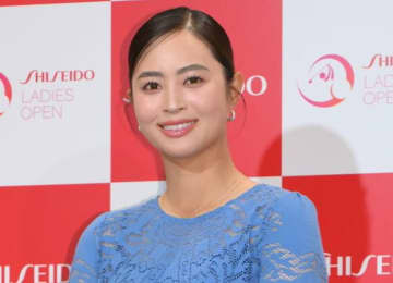 女子ゴルファー柏原明日架 メガネ姿のオフショット添えて投稿「30歳になりました」「私らしくを心の中心に」