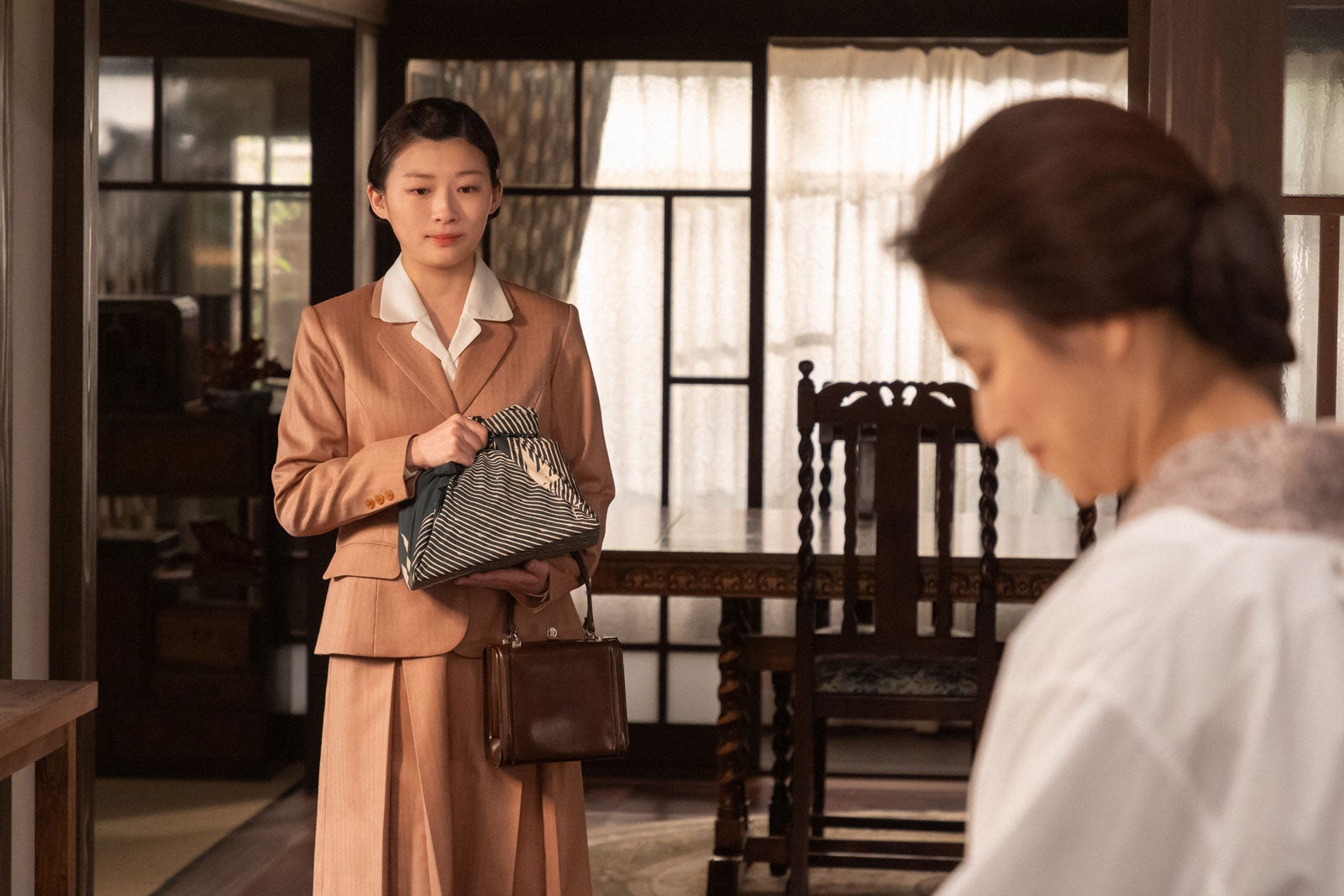 伊藤沙莉、石田ゆり子「虎に翼」（C）NHK