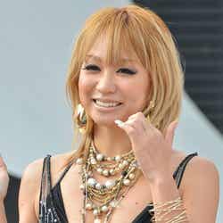 倖田來未のSEXYな胸元に釘付け