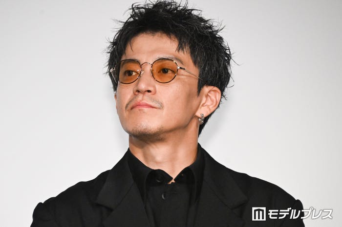 小栗旬(C)モデルプレス