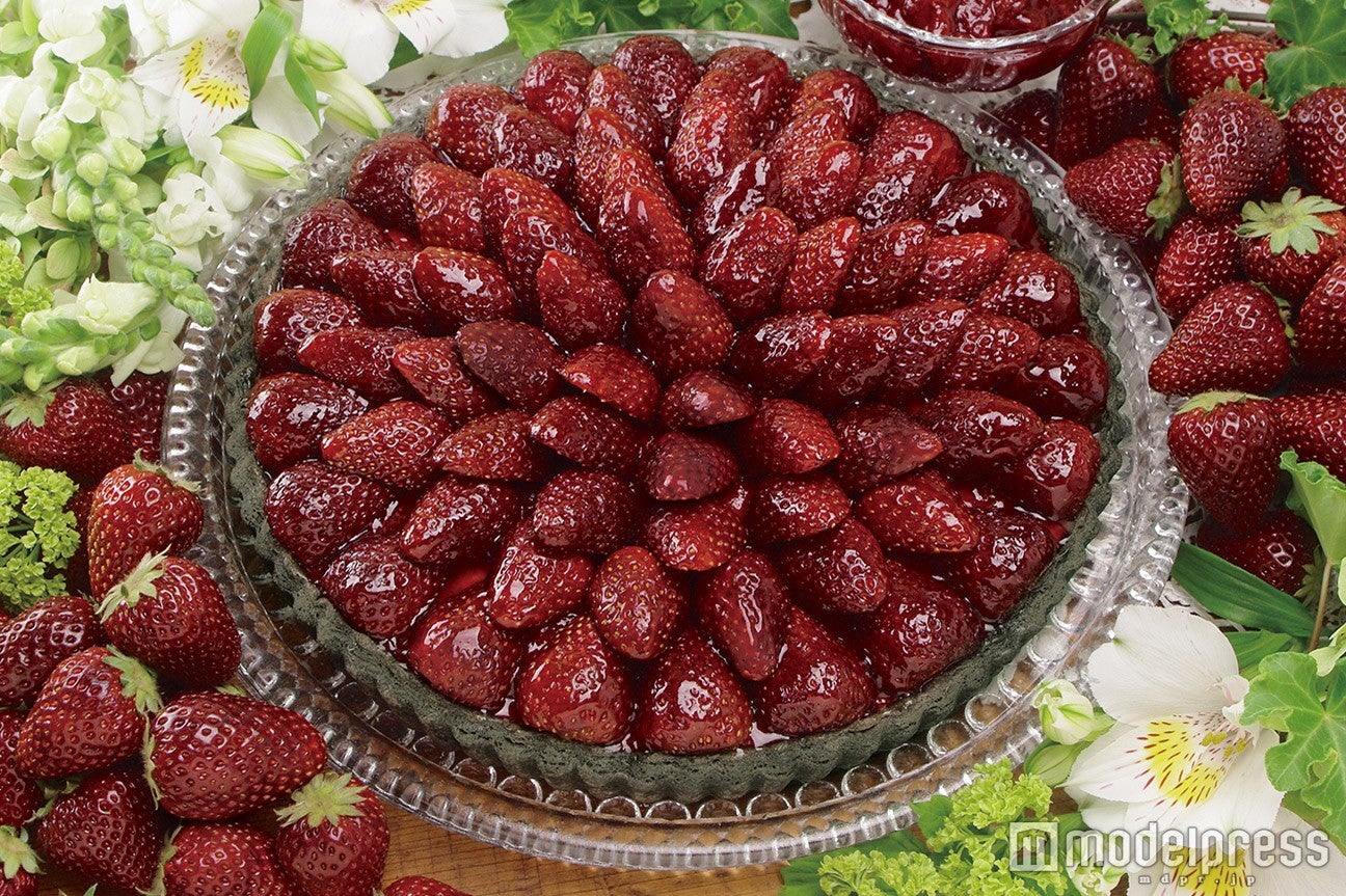 「千葉県産“くろいちご”のタルト （グランメゾン銀座限定）」piece：1,061円／whole：10,044円