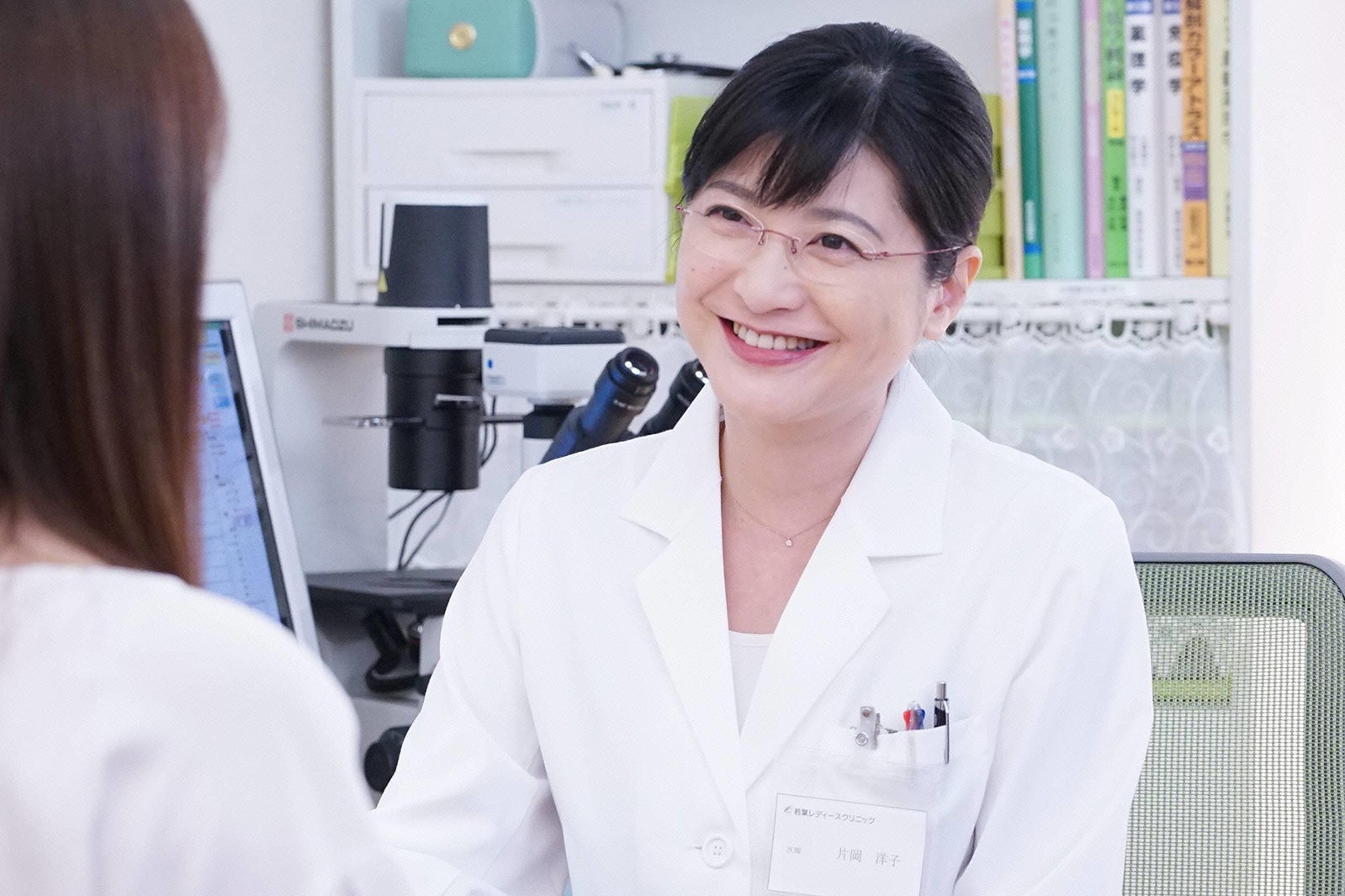 伊藤かずえ／「隣の家族は青く見える」第8話より（C）フジテレビ