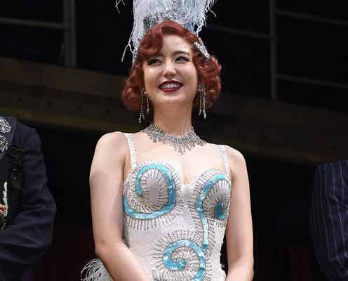 長澤まさみ、谷間ザックリ&SEXYガーター姿を披露 共演者に“キスの指導”も?