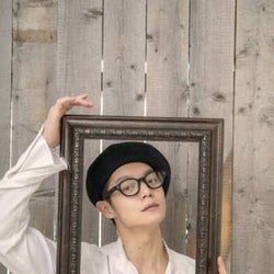 窪田正孝、メガネが似合う!デジタルカレンダー締めくくる第9弾