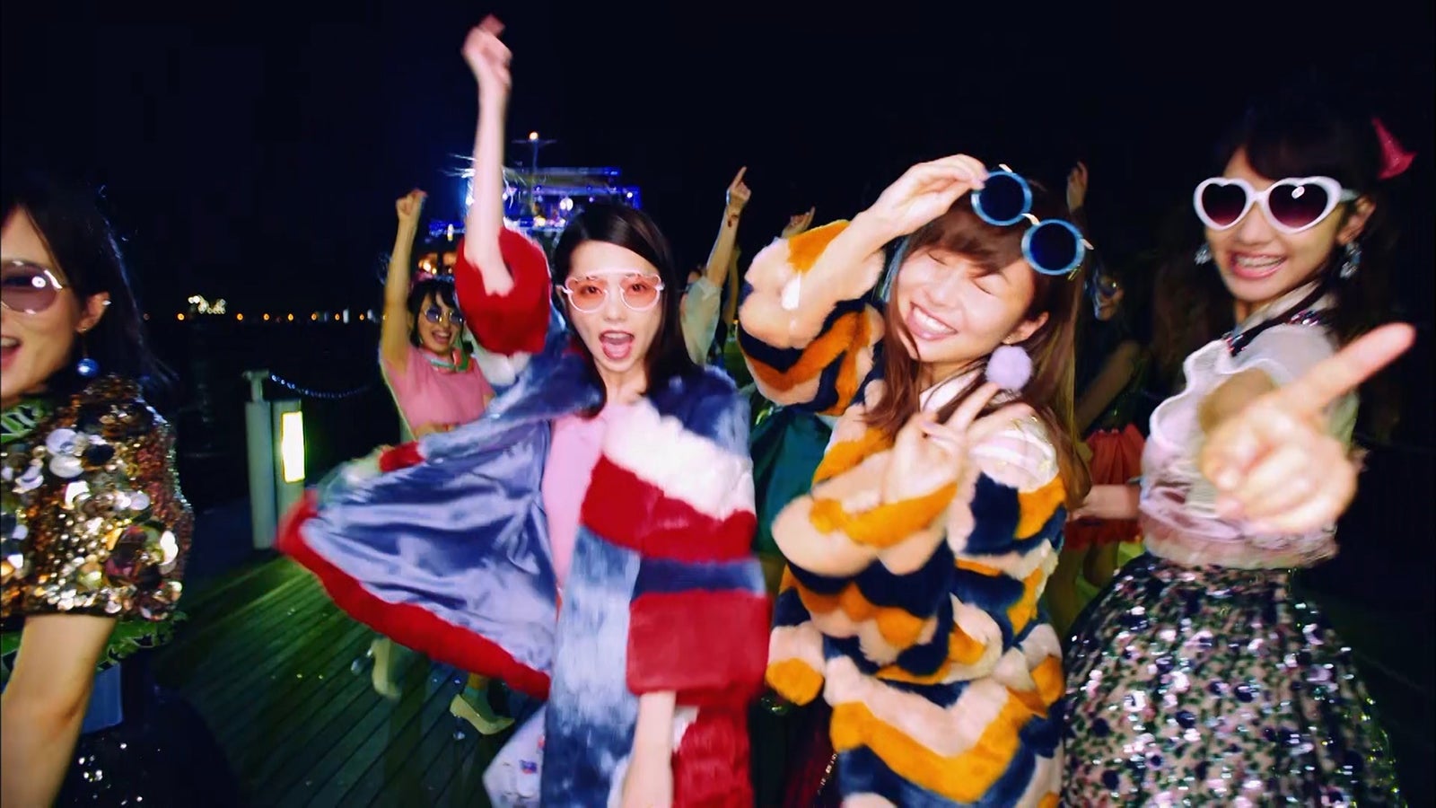 AKB48「ハイテンション」MVより（C）AKS／キングレコード