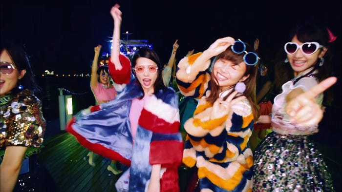 AKB48「ハイテンション」MVより(C)AKS/キングレコード