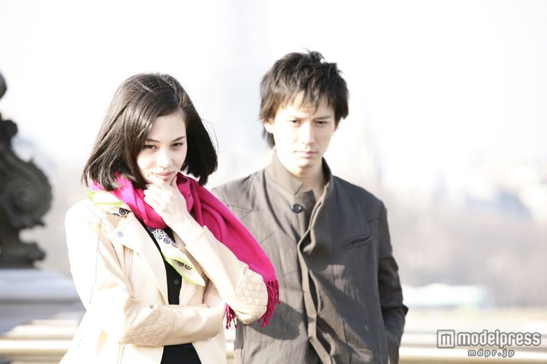 安藤政信、水原希子／資生堂「TSUBAKI」ヘッドスパ新CMメイキングショット