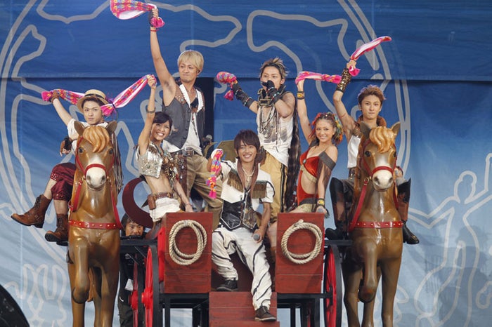 a トリプル エー カウボーイ カウガール衣装で A Nation 10th に登場 モデルプレス