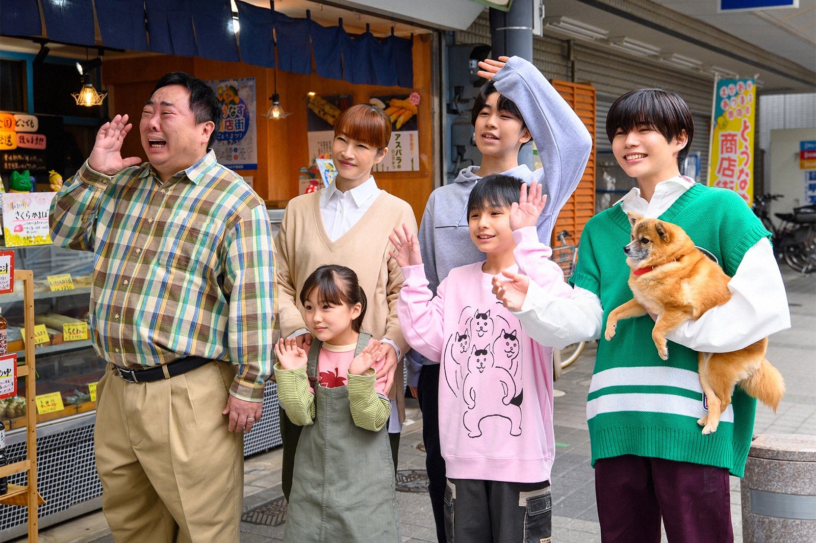 塚地武雅、りょう、宮崎莉理沙、田仲陽成、高橋奏琉、長尾謙杜／「王様に捧ぐ薬指」第2話より（C）TBS