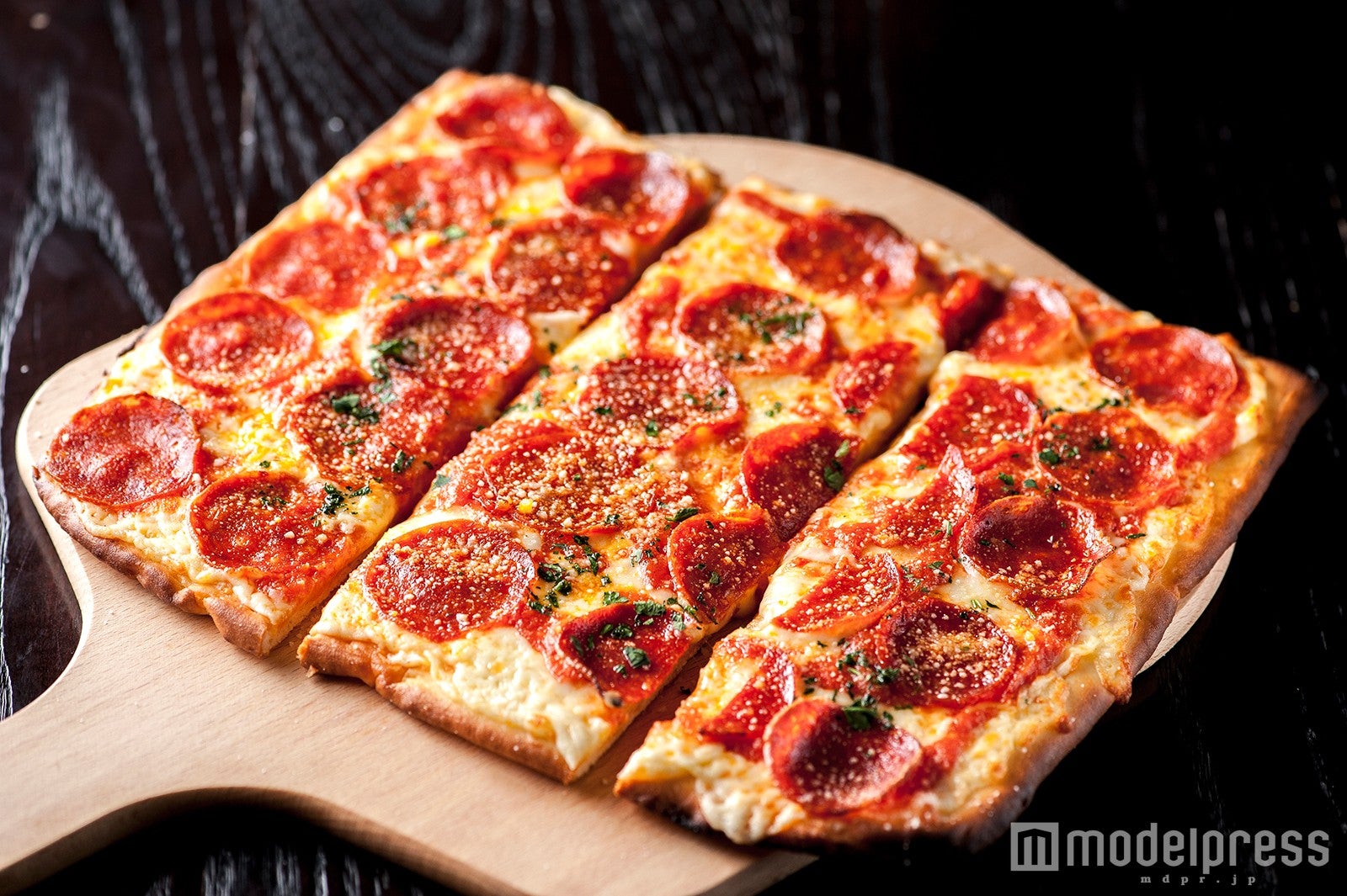 ペパロニピザ1カット400円、3カット1,000円／画像提供：アークヒルズ