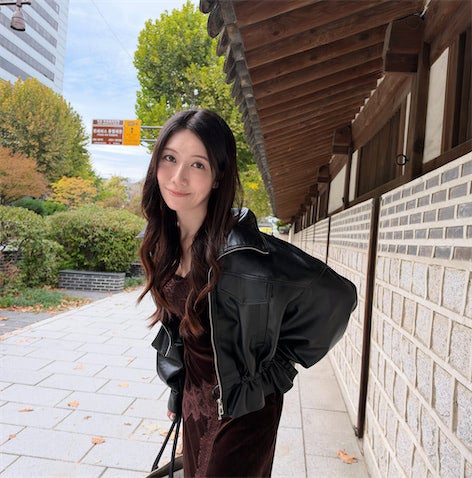 40歳"美しすぎる気象予報士"、秋の甘辛コーデが麗しすぎる「めちゃくちゃ綺麗」「女神」