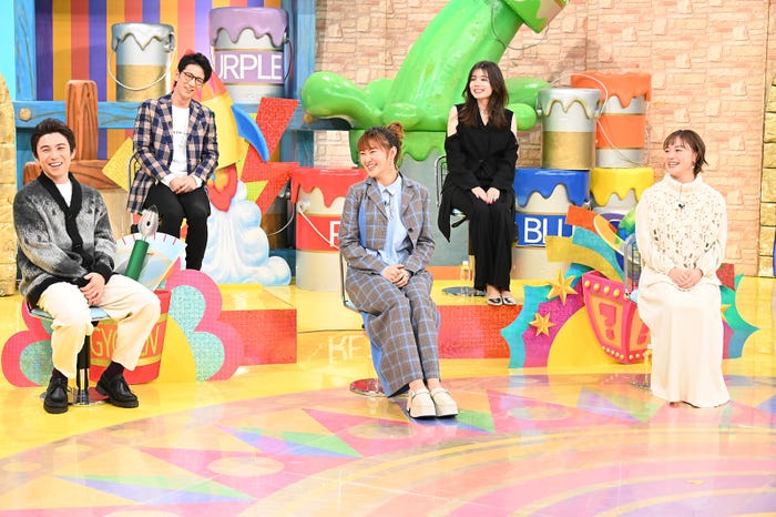 (前列左から)中尾明慶、村上佳菜子、登坂絵莉(後列左から)柴田英嗣、波田妃奈(C)日本テレビ