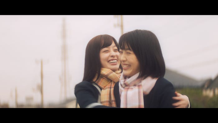 橋本環奈、浜辺美波(提供写真)