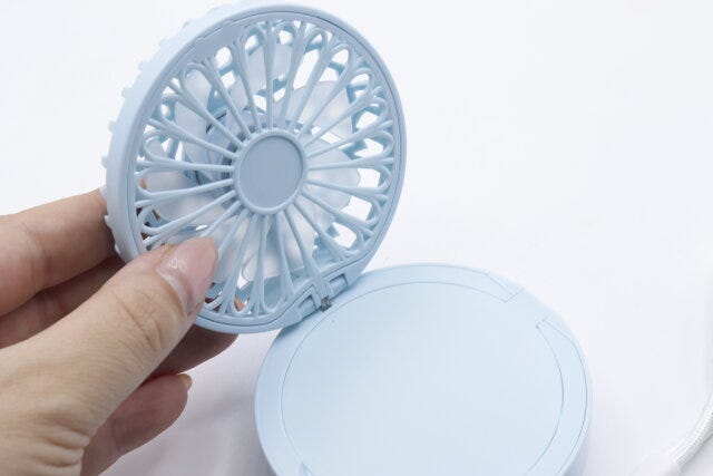 ダイソーのお直しに使いたいコンパクトミラー型ファン