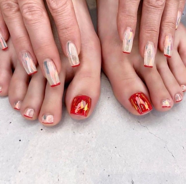 今年の人気カラーは？今すぐ真似したい「夏のフットネイル」