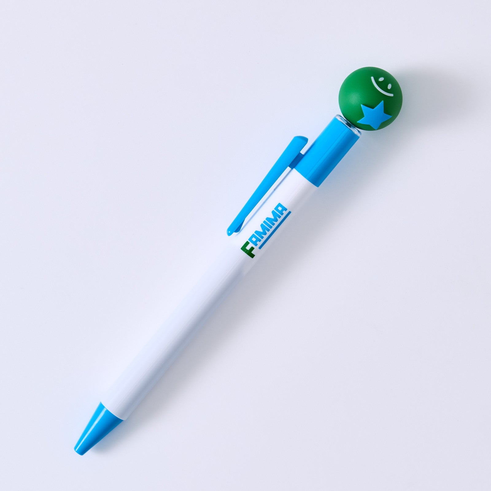 マスコットボールペン　FAMIMA BLUE（税込880円）／提供画像