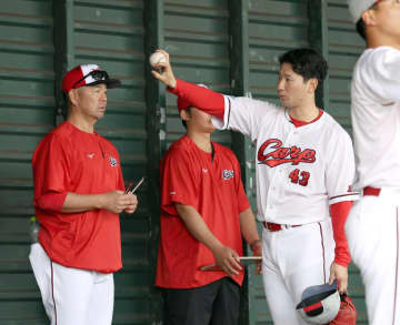 広島・島内 守護神獲りへ新フォーク習得だ 菊地原＆石井コーチから伝授 リリース時の腕の振り変更「すごく感覚良かった」