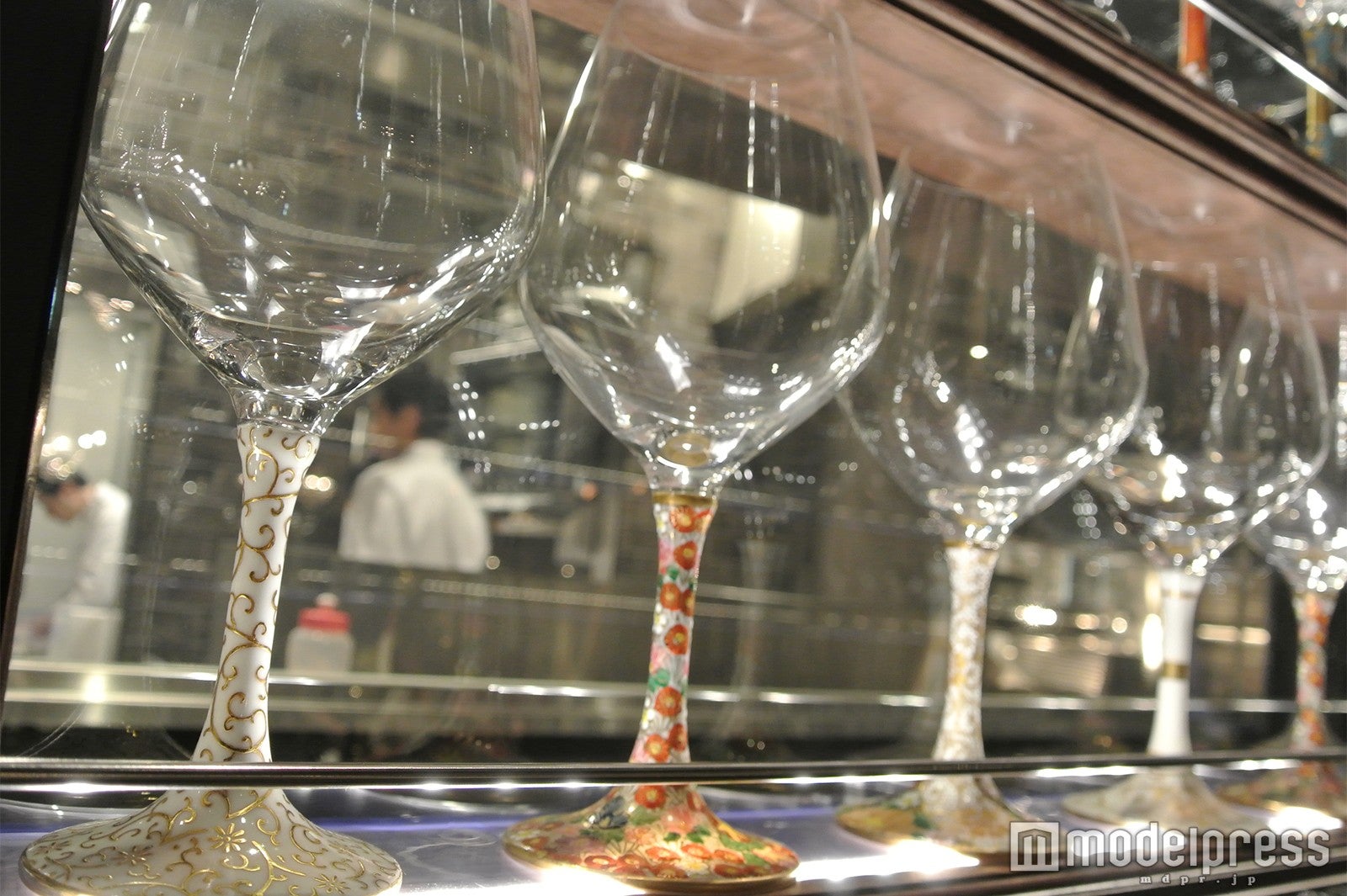 持ち手がひとつひとつ違う美しいワイングラス（C）モデルプレス