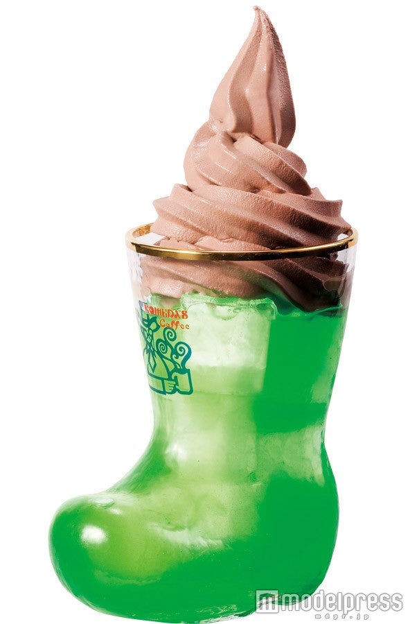 ブーツ型のグラスにはいったクリームソーダもチョコソフトに