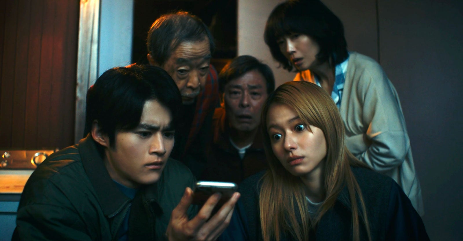 鈴鹿央士、綾田俊樹、光石研、山本舞香、麻生祐未「闇バイト家族」最終話（C）「闇バイト家族」製作委員会