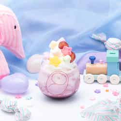 ちびちびうさまるゆらゆらグラスのぶどうヨーグルトドリンク990円(C)sakumaru/LINE