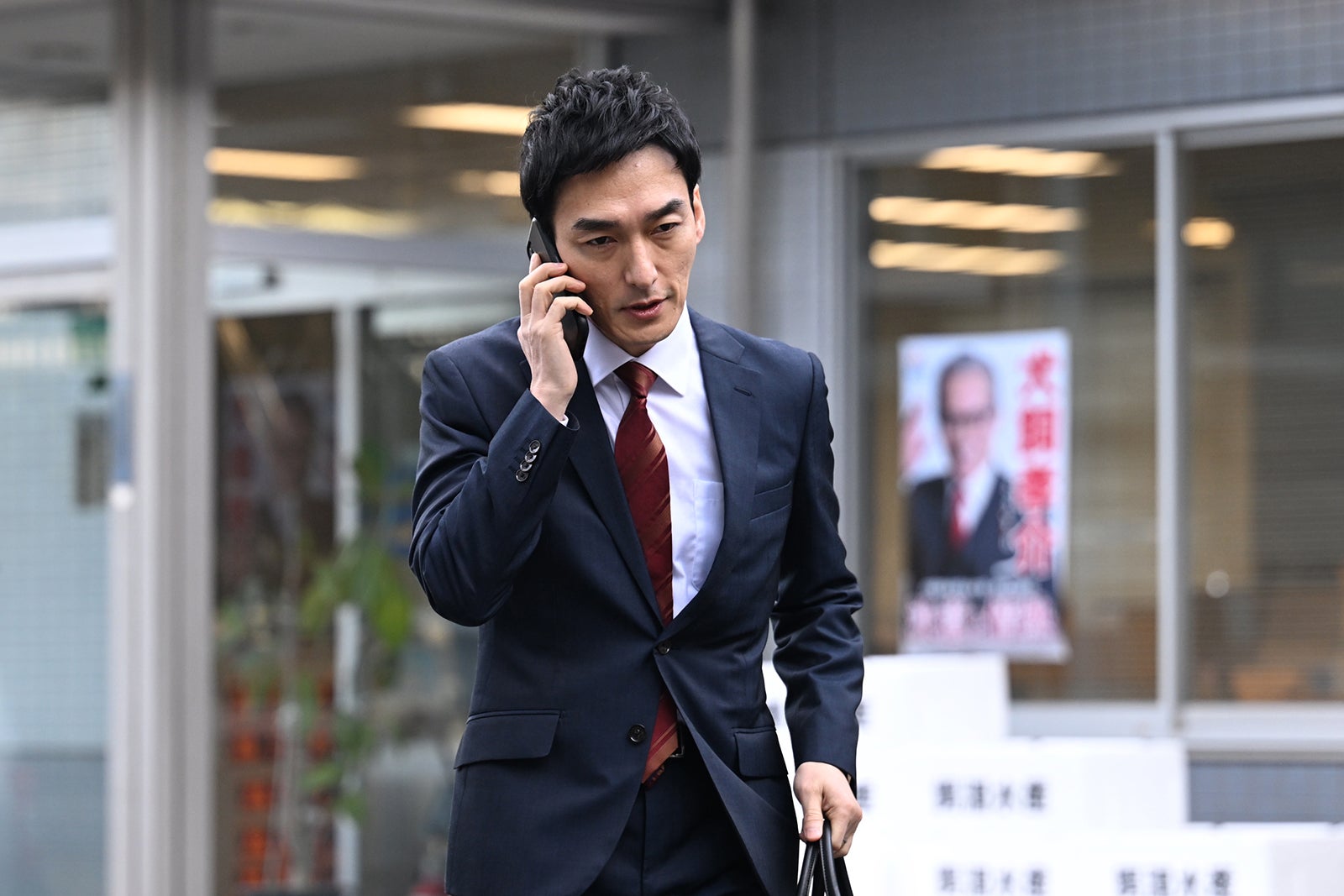 草なぎ剛 「罠の戦争」第4話より（C）カンテレ