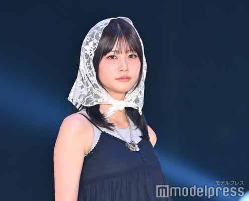 生見愛瑠、キャミワンピでヘルシー肌見せ ウィンクにドキッ【GirlsAward 2025SS】