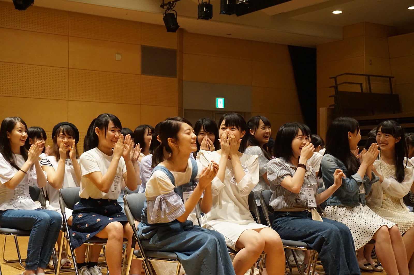 メジャーデビュー発表に驚くSTU48メンバー（提供画像）