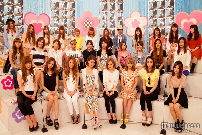 スタジオに集結した美人ママたち（C）NHK